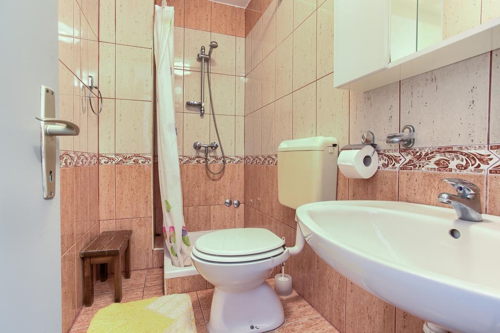 Apartments Vlatko Đảo Krk Ngoại thất bức ảnh