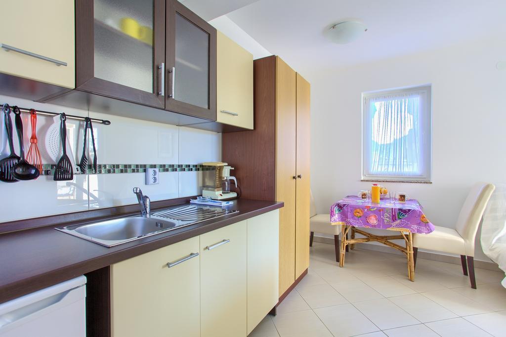 Apartments Vlatko Đảo Krk Ngoại thất bức ảnh
