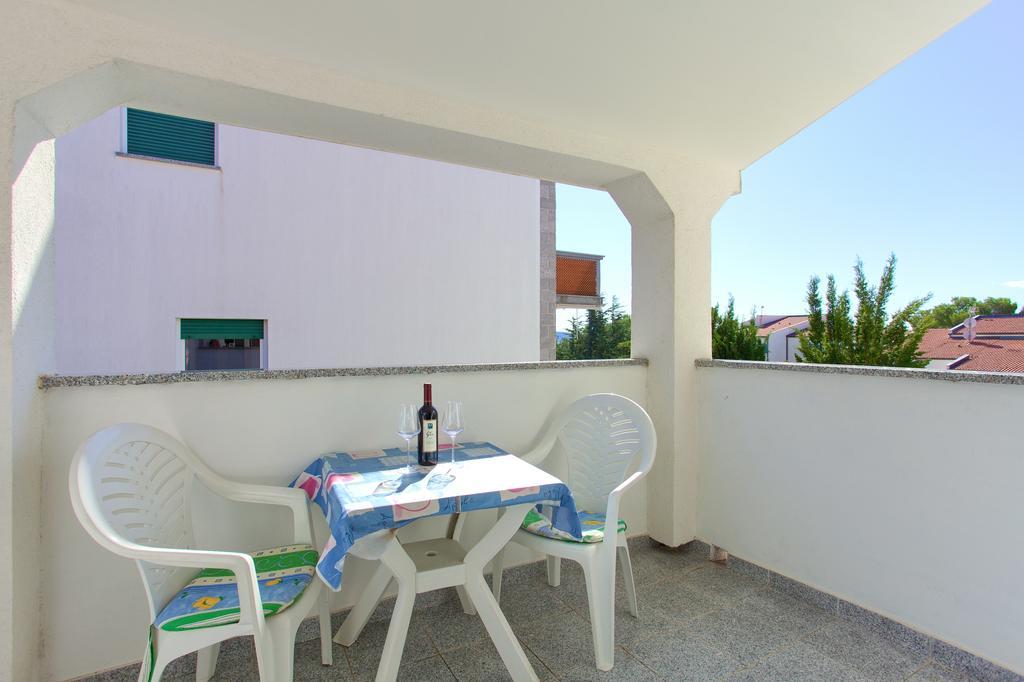 Apartments Vlatko Đảo Krk Ngoại thất bức ảnh