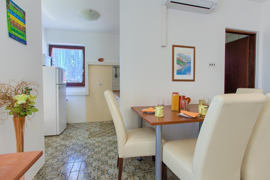 Apartments Vlatko Đảo Krk Ngoại thất bức ảnh