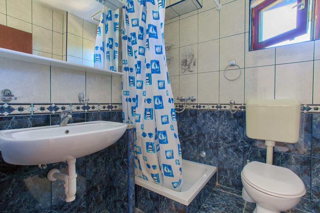 Apartments Vlatko Đảo Krk Ngoại thất bức ảnh