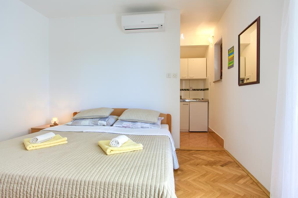 Apartments Vlatko Đảo Krk Ngoại thất bức ảnh