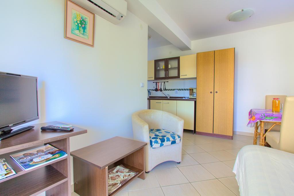 Apartments Vlatko Đảo Krk Ngoại thất bức ảnh